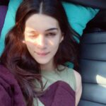 Kriti Sanon Instagram - Nit khair manga soneya main teri 🎶🎵 (My morning song) - the version sung by Hansraj.. Sleepyhead me turning my car seat into a cosy bed as i head to Karjat! Again! 🙈😴 Good morninggg 🌸🌸