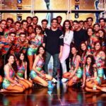 Kriti Sanon Instagram – Such a pleasure to groove with this super hot team of dancers once again! 💃🏻💃🏻 And of course my absolute favourite  @shiamakofficial and @marzipestonji ❤️❤️ @filmfare