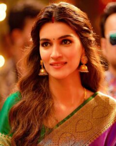 Kriti Sanon Instagram - One of my favorite looks of Rashmi from Luka Chuppi 💚💜 📸 : @harjeetsphotography