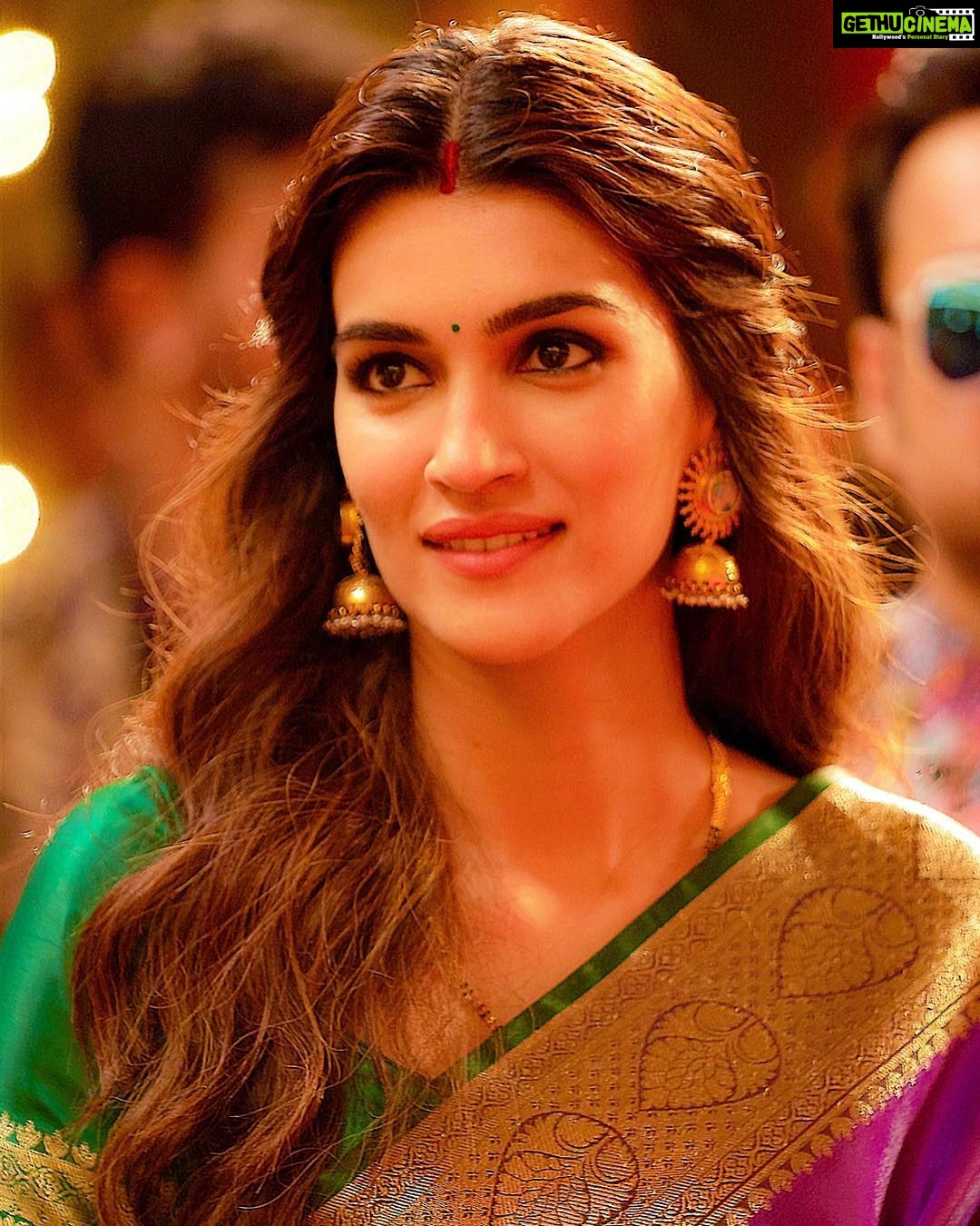 Kriti Sanon Instagram One Of My Favorite Looks Of Rashmi From Luka Chuppi 💚💜 📸