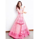 Kriti Sanon Instagram – Feelin Pink 💕💖 🌸
In my fav @manishmalhotra05 
Styled by @sukritigrover 
Hair by @aasifahmedofficial 
Makeup by @13kavitadas 📸: @ph_se_photographer