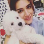 Kriti Sanon Instagram - Posers!! Been a while since we clicked a selfie together Discoooo!! And you are still better at it!! 💖 He is LOVE! A love that doesn’t change.. a love that is unconditional..innocent and so pure! 💕💕 #puppylove