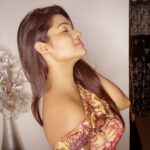 Leesha Instagram - ❤️❤️❤️ good night darlings 😌 Much love to u all🌸 #nightlife #peace #leesha #foryou #happyme #actress #actresslife #blogger #instagood Chennai, India