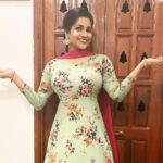 Leesha Instagram - Love Being Tamil ponnu🙏😍 mangalagaramaana morning 💋 Good evening all 🌸#repost #salwarkameez #tamil #treditionallook #happyme #leesha #eclairs #happyme # Chennai, India