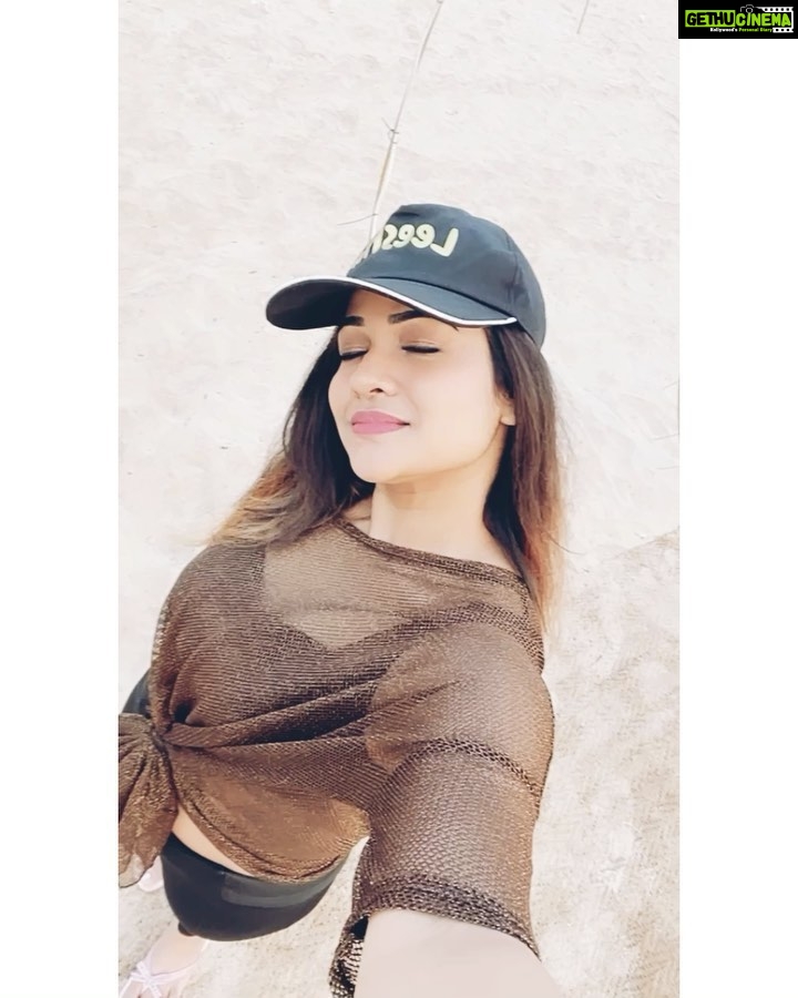Leesha Instagram - The sun, beach, breez ,waves was just out of the world π love you all my sanakyasπ€ͺπππ Felt wowπππ#beach #beachlover π π #goadiaries #goalife #happyme #chennaiponnu #tamilactress #leesha #leeshaeclairs #fyp #foryou #blogger #instadaily #instagood Goa Beach