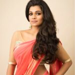 Leesha Instagram - Good evening lovlies 😍 #throwback #makingmemories #happyme #love #family #friends #leesha #tamil #actress #fyp #foryou #blogger #instagood #instadaily