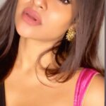 Leesha Instagram - ❤ love Happy week my darlings 💋 #Leeshacharles #leesha #actress #instadaily #tamilsongs #reelkarofeelkaro #reelitfeelit #trending #saree #sareelove #instareels #reel #viral #instagood