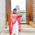 Leesha Instagram - Good evening god bless you all🥰🙏 Stay safe😻 Special day 🎉 #temple #blessed #goodvibes #weekendvibes #positivity #leesha #actress #white #red #salwar #tamilactress #trending