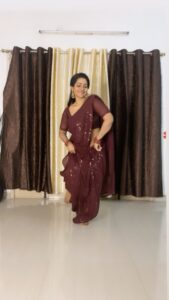 Leesha Instagram - Going with the trend 😜🥳tried some kuthu in saree 🤪going with the trend😎#leesha #reelitfeelit #reelkarofeelkaro #reels #instareels #viral #trendingreels #trendingnow