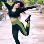 Leesha Instagram - A casua reel after my workout 😍 #reelkarofeelkaro #reelitfeelit #fyp#actress #leesha#leeshaeclairs #instadaily
