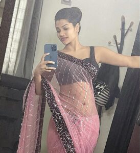 Leesha Instagram - Good evening 💋
#mirrorselfie #staysafe #staystron#love #leesha #leeshaeclairs #instagood #sareelove #tamilactress #saree #tamilponnu