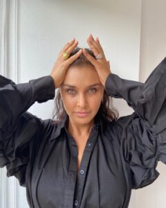 Lisa Ray Instagram - Don’t wait for the world to create opportunities for you, to recognise your talent, your unique gifts and power. Value yourself first, find the tools inside that keep you strong and centred. Don’t wait for the world to catch up. Blaze ahead. With humility and right action, you will cut your own path through the forest.
#lockdownmusings
