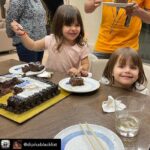 Lisa Ray Instagram - Repost from @dipikablacklist using @RepostRegramApp - Is there any moment happier than when toddlers get to cut their pics on a cake from @browniepointindia ❤️🙏 and eat as much as they like 😝 @lisaraniray @jasondehni