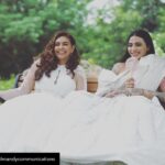 Lisa Ray Instagram - Pre-social distancing of course! Repost from @pritishnandycommunications using @RepostRegramApp - Those dresses were not easy to snuggle in. @banij @lisaraniray #fourmoreshotsplease #season2 #bts #udaipur Now streaming on @primevideoin @rangitapritishnandy @pritishnandy2018 @sayanigupta @iamkirtikulhari @maanvigagroo @nupurasthana @4moreshotspls