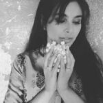 Lisa Ray Instagram – Padma patram evam bhasa 
Live your life like the lotus flower.