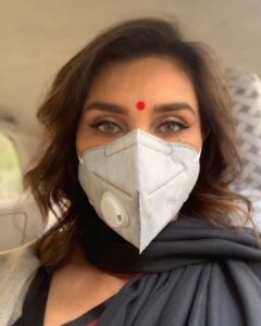 Lisa Ray Instagram - Delhi. As an individual with compromised immunity due to the maintenance therapy I’m on for my condition, just can’t take a chance with the appalling conditions in Delhi. If Beijing could clean up its act, what it’s gonna take to clean up our nation’s capital? MUH @kiran_chhetri92 New Delhi