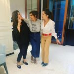 Lisa Ray Instagram - Laugh riot with my Amritsari kuris ❤️ Biggest hearts 🥰 thank you @divinechocolatefactory for the spontaneous catch up. And MY phone takes better pictures! #WifeMomBoss #laughlovelive Hyatt Regency Amritsar