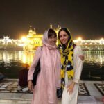 Lisa Ray Instagram - A beautiful Darshan made all the more beautiful by the presence of my stunning inside-and-out niece @gia_sandhu Harmindar Sahib - Golden Temple Gurunagri .,amritsar,punjab