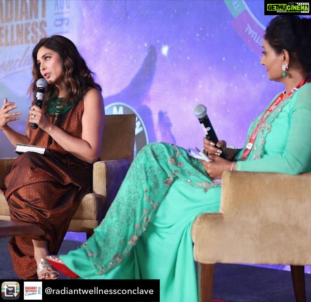 Lisa Ray Instagram - Repost from @radiantwellnessconclave using @RepostRegramApp - “The thing about tragedy or trauma, it never goes away. The more we ignore them, the more it gets embedded.” Ms.Lisa Ray in Conversation with Dr. Renuka David on Emotional Wellness, Ms.Lisa’s tryst with cancer, determination to follow her passion in becoming a bestselling writer at the Radiant Wellness Conclave 2019. . . #RWC2019