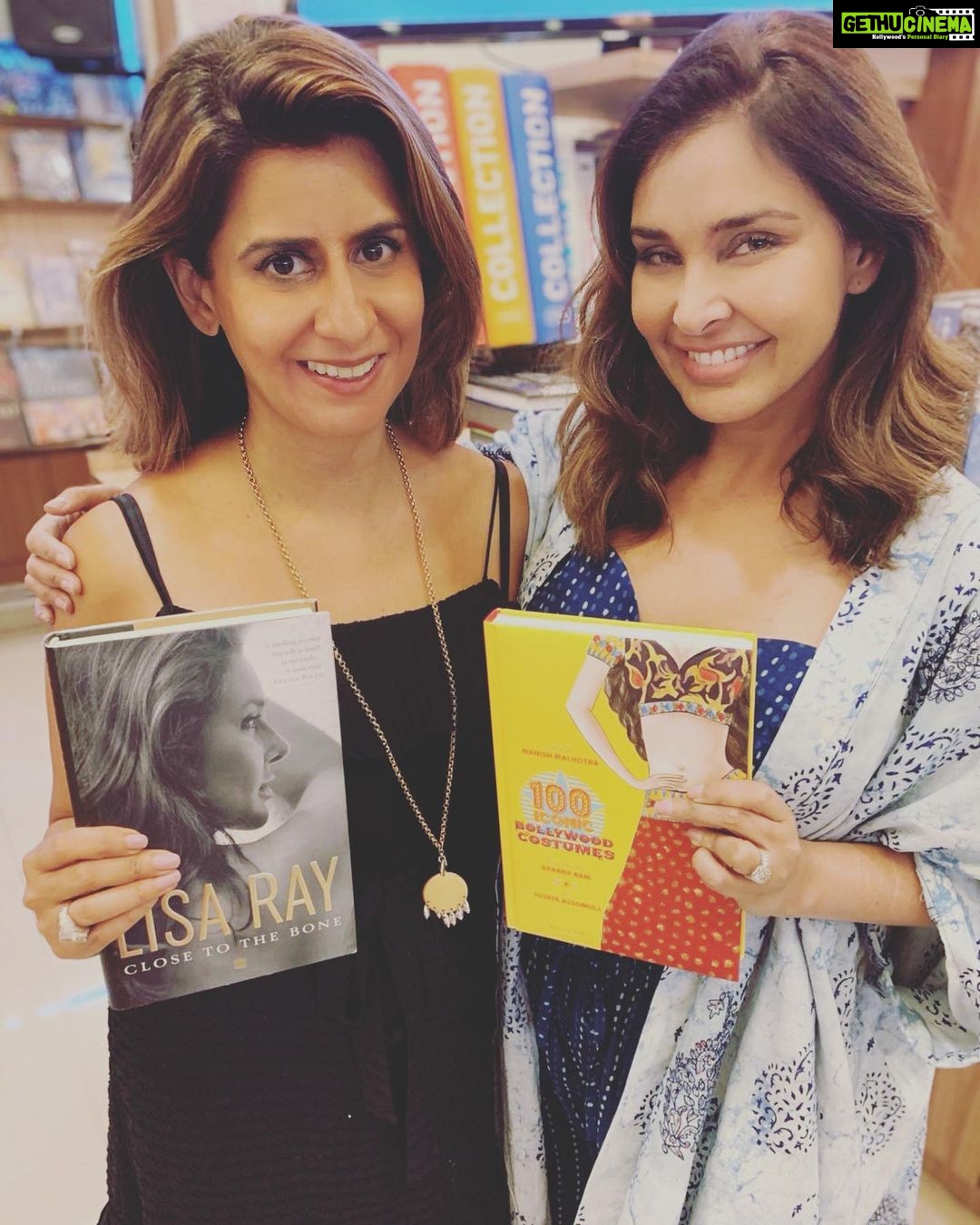 Lisa Ray Instagram - It’s a book swap with my @sujstyle and @cuckooforcolour @titlewavesbandra on their book signing tour in #Mumbai for @rolibooks @piyukapoor #100IconicBollywoodCostumes @sujstyle and I mused how our lives have evolved in parallel on so many levels and here’s yet another way. Wearing @akashi.clothing @thestylist_co Styled by @dipikablacklist
