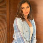 Lisa Ray Instagram - #FindMyStrong MUH @bhavyaarora Styled by @dipikablacklist Wearing @pausefashion.in Thanks @selfcarebysuman @shereegg30