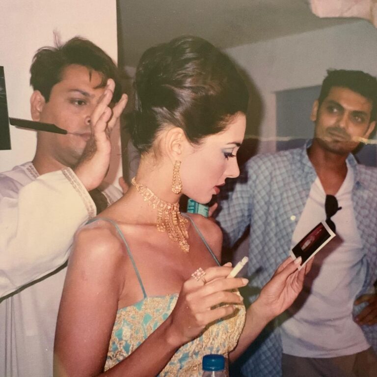 Lisa Ray Instagram - Striking a pose. I write about the era of polaroids and cigarettes in @closetothebone.book and here’s an image that’s just a bit painful. An obsession with bony shoulders and collarbones morphed into a serious eating disorder that took years to heal. Shattering perceptions and unmasking pretty pictures to reveal what lies beneath informs the narrative of my writing debut. Sharing the frame with @im__sal and @lascelles1708 #ClosetotheBone @harpercollinsin