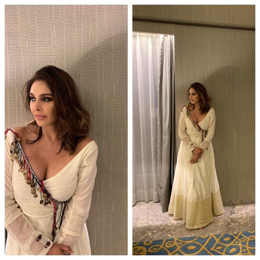 Lisa Ray Instagram - Thank you @accenture for inviting me to address the Women’s Leadership Summit in @conradhotels #Bangalore. It was an honour to share my journey and some of my life lessons from my book @closetothebone.book Wearing @aditiguptaofficial MUH @sabrina_suhail Styling @dipikablacklist Image by @jayapriyavasudevan @accentureindiacareers #accenturemoments Bangalore, India