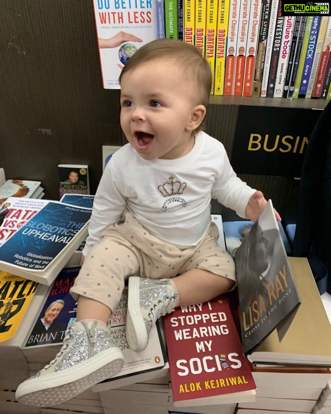 Lisa Ray Instagram - We’re on our way to Udaipur, and we couldn’t resist checking if the airport bookstore is stocking mama’s book. We were ready to throw a fit if they didn’t...pages would fly 😈 PS Soleil started with an investment book before turning to less worldly matters in mama’s memoir. #ClosetotheBone