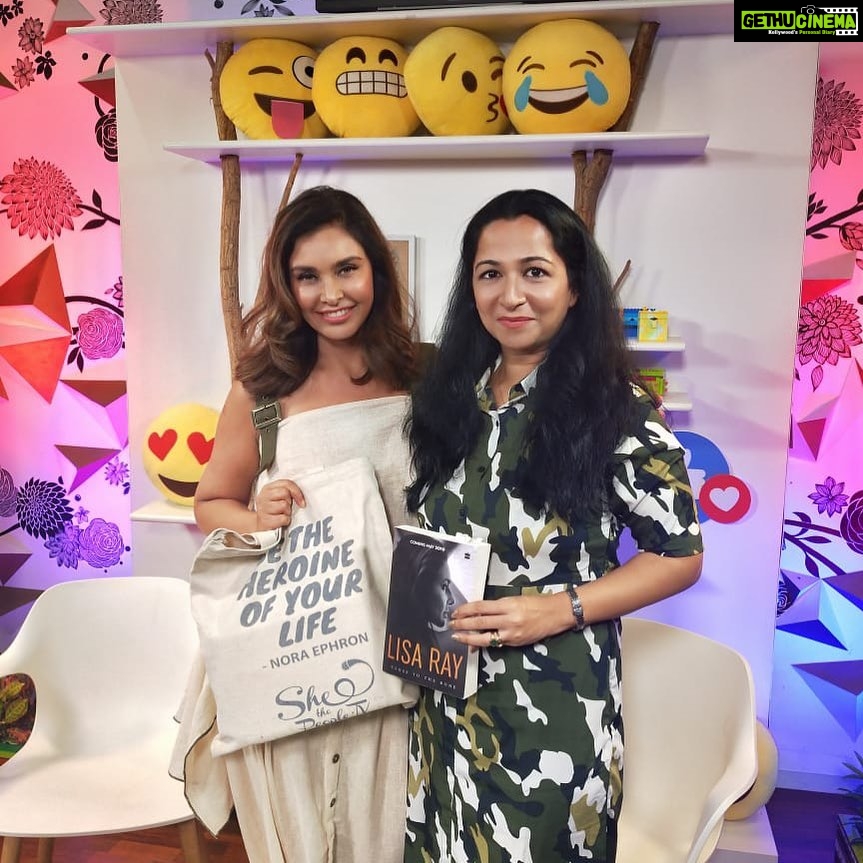 Lisa Ray Instagram - I just want to mention three things in reference to this photo: 1. Chatting with @kiranmanral about @closetothebone.book for @shethepeopletv was jolly good fun. Every writer should get the chance to interact with someone as insightful, smart and engaged 2. I love this tote. 3. Someone stole said tote. #jussayin #givemytoteback #closetothebone @shethepeopletv