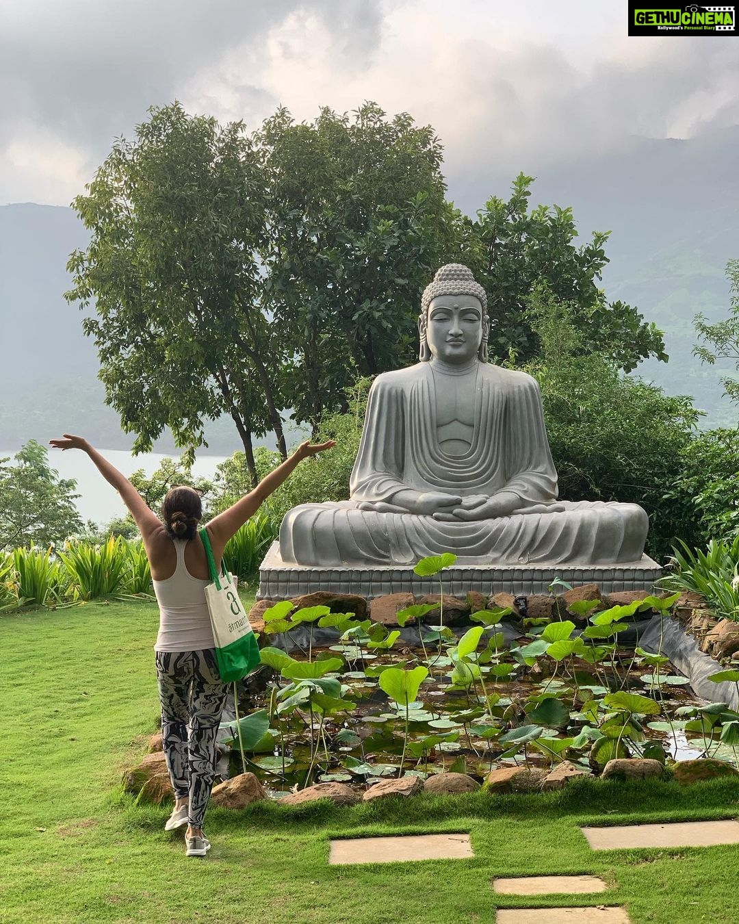 Lisa Ray Instagram - Hurrah for a few days of radiant clarity, of surveying all the details of an external world that fascinates but by which one can never entirely be taken in by. Hurrah for massages and nurturing. Hurrah for getting back to what matters @atmantan (and yes I really do run around the grounds with my arms spread open like this, ok 🤪😝) Atmantan