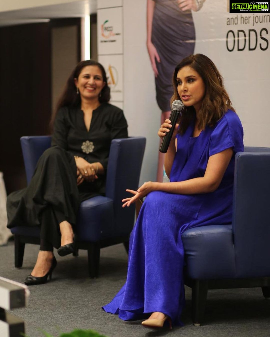 Lisa Ray Instagram - Thank you wonderful warm women of @ficciladiesorganizationindore for a great event where we shared all things #closetothebone and humbled that @CloseToTheBone_ sold out within minutes ππΌ Very memorable afternoon. MUH @bhavyaarora Styled by @dipikablacklist Outfit @officialharshharsh Earrings @ahilyafinesilverjewels @harpercollinsin #ClosetotheBone