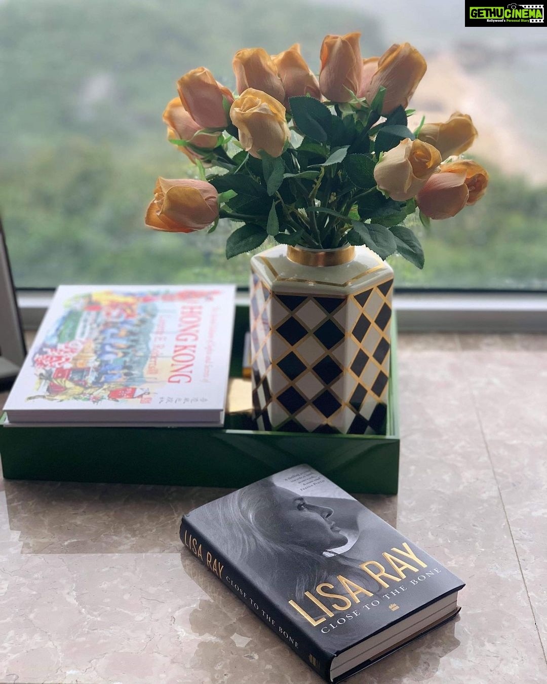 Lisa Ray Instagram - @closetothebone.book reaches #DiscoveryBay #HongKong as evidenced by this picture sent by my friend @kavmathur It’s so encouraging as a fledging writer to see your words travel far and wide and even, in this case, retrace one’s footsteps. Waiting for your review now Kavita 🙏🏼 #closetothebone