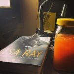 Lisa Ray Instagram - Via #SayantanGhosh Some morning love.... @lisaraniray . . . . . #bookstagram #book #booklover #bibliophile #closetothebone @harpercollinsin