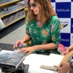 Lisa Ray Instagram - Pick up a signed copy of @closetothebone.book at @whsmith_india at #Kolkataairport @harpercollinsin Styled by @dipikablacklist Wearing @goodearthindia