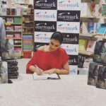 Lisa Ray Instagram – Signed copies at #Starmark in #SouthCity #Kolkata swing by and grab your copy of @closetothebone.book South City Mall