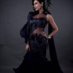 Lisa Ray Instagram - Ever met a jazz diva who never fails to impress the crowds? #99Songs streaming now on Netflix MUH: @meghnabutanihairandmakeup Gown: @gauravguptaofficial @arrahman @vishweshk @officialjiostudios @ym_movies @idealentinc