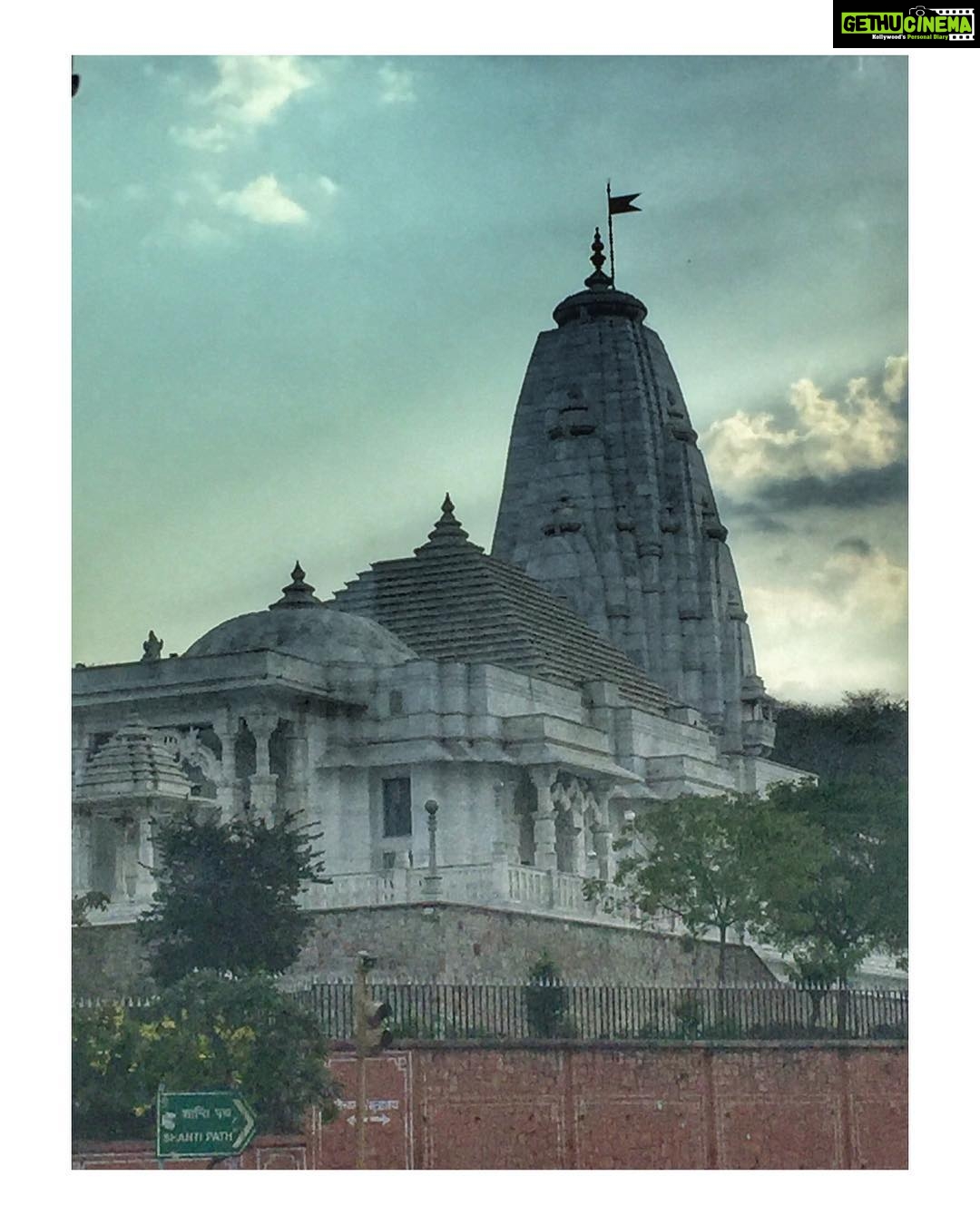 Lisa Ray Instagram - Good morning Jaipur! This may be my 500th visit but it’s wonder never leaves me. In Rajasthan, element is never pitted against element, but inhabits you with its harmony and bigness and omniscience like the sea. Makes me reflect on the lost art of restraint. How beautifully the world, left to its own devices, reflects a natural harmony born from restraint and how in these noisy times, we have forgotten to value it.