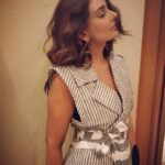 Lisa Ray Instagram – All the feels. End of a long day.
@4moreshotspls @primevideoin @aasthasharma @zoya.makeupandhair @deepikamandelia @rangitapritishnandy @chola_the_label @priyanka_toprani @sakshijhunjhunwalaofficial JW Marriot Juhu Mumai