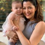 Lisa Ray Instagram – Take me home! (Wait, you’re not my mama! You just look like her) @aditigovitrikar 
#Souffleteaparty