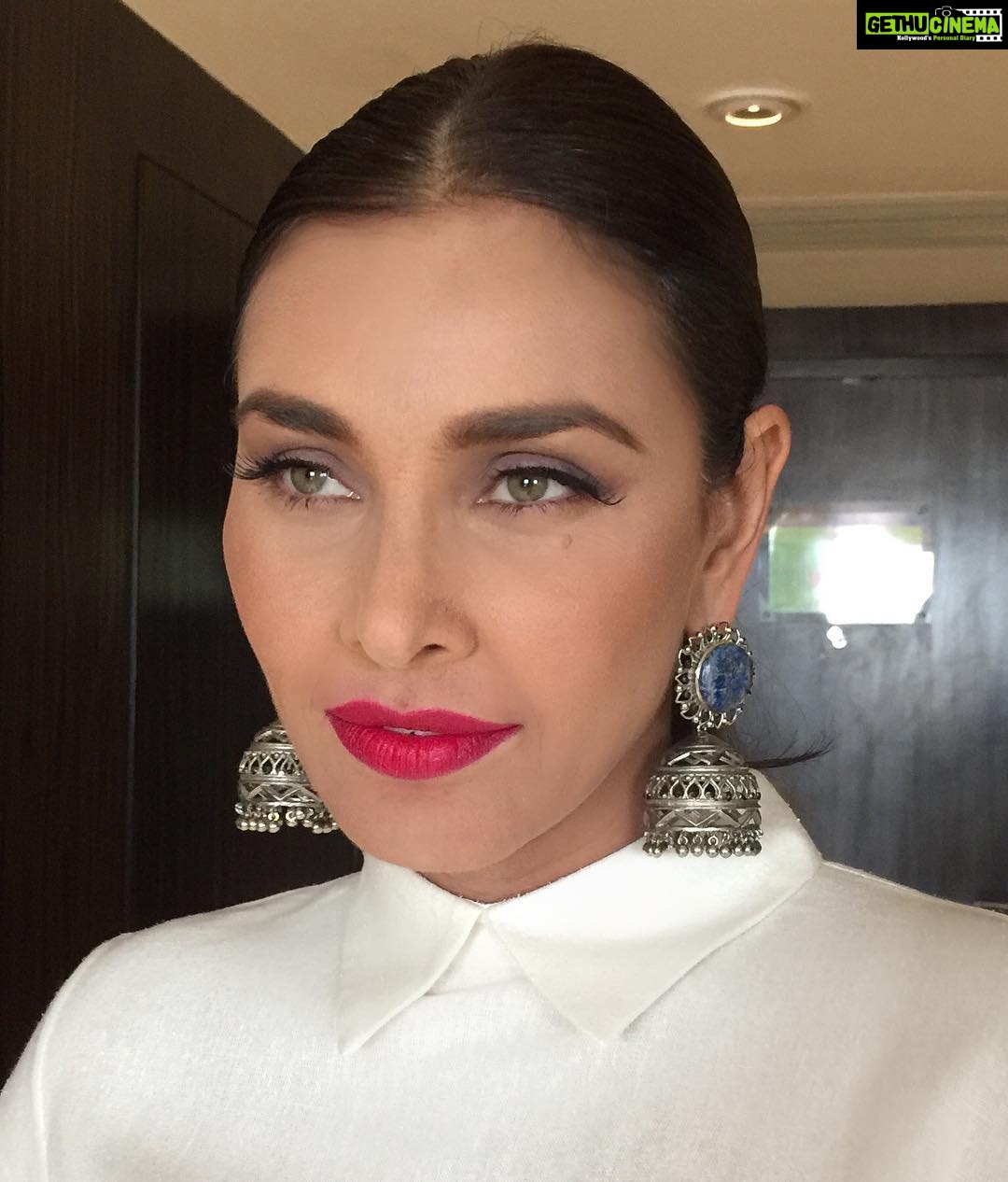 Lisa Ray Instagram - Thanks #Amritsar @ficcifloamritsar for a successful cancer awareness conclave. I always love the warmth of this city and the chilly temperature. Thanks @aasthasharma @wardrobist @reannmoradian for throwing together fabulousness and @zoya.makeupandhair this one's for you Manager @deepikamandelia Amritsar, Punjab