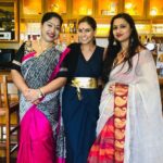 Lisa Ray Instagram - Just me and a couple of Bengali babes. #DurgaPooja2018 Makeup @jomakeupartist Sari dress @rashmivarma Samurai belt @thelabellife