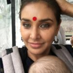 Lisa Ray Instagram - And we return at the end of a long day with #Durga’s blessings. Makeup @jomakeupartist