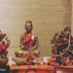 Lisa Ray Instagram - Vision of Guru Purnima 🙏🏼 from one of my places of refuge Repost from @vanajourney using @RepostRegramApp - Guru Purnima at Vana | Eight Auspicious Offerings to the Deities and our Gurus 🙏🙏🙏 ————————————— Om Guruve Arghyam Praticcha Svaha Om Guruve Padhyam Praticcha Svaha Om Guruve Pushpe Praticcha Svaha Om Guruve Dhupe Praticcha Svaha Om Guruve Aloke Praticcha Svaha Om Guruve Gandhe Praticcha Svaha Om Guruve Naivaidya Praticcha Svaha Om Guruve Shabda Praticcha Svaha ————————————— We pay homage to our Gurus on Guru Purnima who are: A guard for those who are protectorless. A guide for those who journey on the road. For those who wish to go across the water, a boat, a raft, a bridge. 🙏🙏🙏 #vanajourney #vana #vanaindia #vanadehradun #vanavasis #indianwisdom #buddhaswisdom #gurupurnima #gurushishya #eightauspiciousofferings