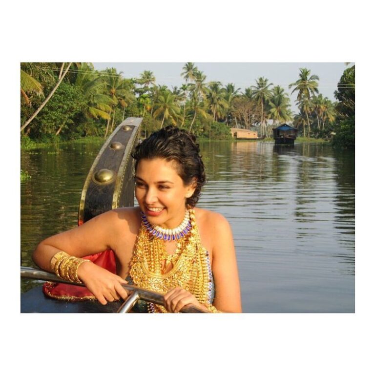 Lisa Ray Instagram - That time I was willing dunked in the backwaters of #Kerala clad in not much besides a typical Sindhi wedding volume of jewellery 😜 #OhMyGold #throwback
