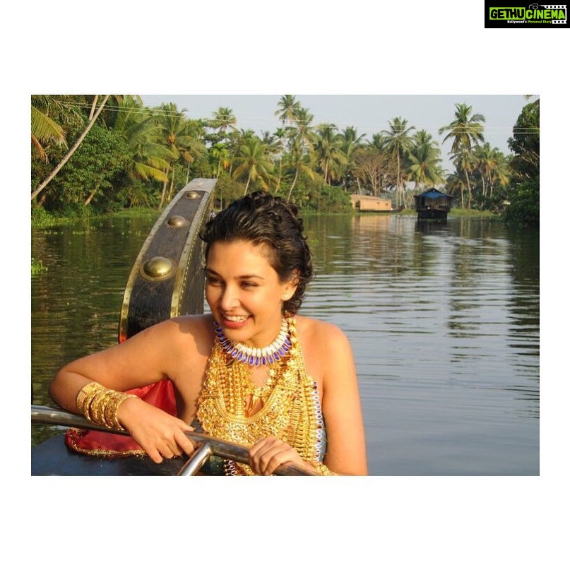 Lisa Ray Instagram - That time I was willing dunked in the backwaters of #Kerala clad in not much besides a typical Sindhi wedding volume of jewellery 😜 #OhMyGold #throwback