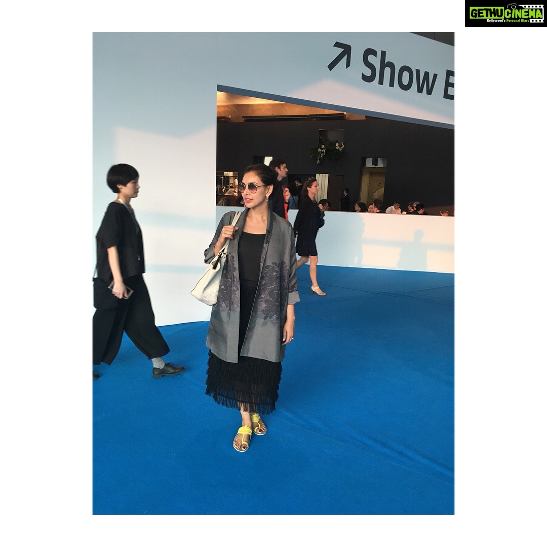 Lisa Ray Instagram - Glimpses at the tail end of an art daze. Art month in #HongKong culminates with @artbasel Sharing a few vignettes. From making friends with the excellent Prateek and Priyanka Raja behind India’s most avant garde gallery @experimenterkol (thanks @goodfood65 as always for the Kolkata connection) to meeting artist @vishwashroff @tarqmumbai and taking in the striking @waswoxwaswo and #ManjunathKamat pieces @galleryespace, the offerings from India this year resonated strongly with me. Managed to squeeze in some intimate conversation with a #JeffKoons lobster- which dad spotted with an exclamation of ‘look- chingri macch!’ Other highlights (my wishlist) haunting and exquisite cloud work - pigment on mylar- by @ali.kazim.ak @jhavericontemporary ; @shireengandhy shared her passion for pathos filled, delicate portraits by an artist I’ve been following @varunika.saraf @chemouldprescottroad and @naturemorte_delhi aching for a work from #GauriGill Acts of Appearance series. Special mention to the conceptual pieces on form and entropy by #PorsandRao @galleryske And being hosted by @seanito73 set the convivial tone for the entire fair for me. Lovely to have a co-conspirator whom one can whisper with. Thank you my dear @sujstyle for connecting- hope you make it here next year. Art Basel 2018