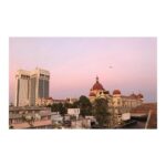 Lisa Ray Instagram - Maximum city as viewed through the gracious lens of @worldofdesigntemple 🙏 Cheers to more nights in, that take us everywhere. #Mumbai #thetribestories