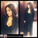 Lisa Ray Instagram - This look is EVERYTHING. Feeling strong and beautiful. Roaring into 2018 after a talk celebrating #30YearsofEO in #Ahmedabad Thanks to my team 🙏 On point styling @manekaharisinghani MUH @zoya.makeupandhair managed by @jainisha_shah @exceedentertainment Repost from @manekaharisinghani using @RepostRegramApp - @lisaraniray channelling her inner #garbo in @nashishsoni and @misho_designs 🖤