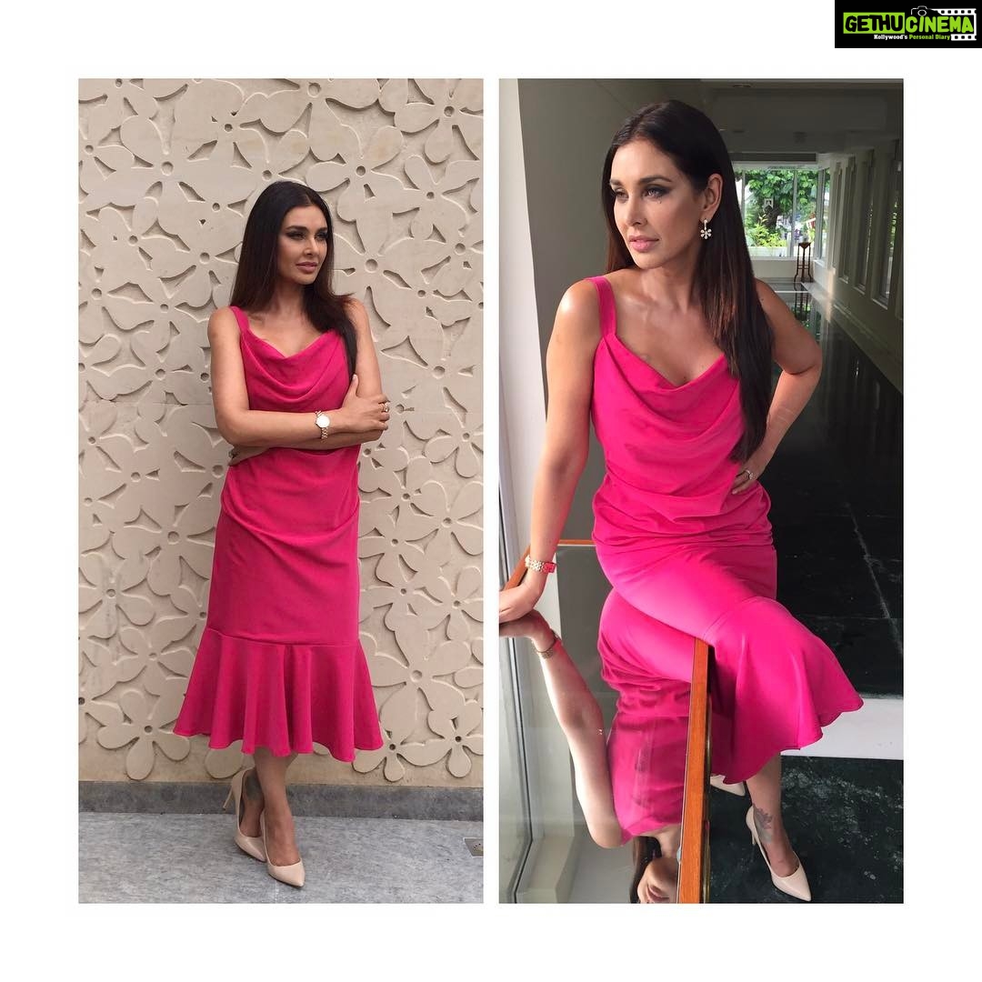 Lisa Ray Instagram - Thank you #Vadodara and #SwissGallery for another great @rado event launching our festive collection just in time for #navratri2017 Feeling fierce in hot pink @jamesferreiralabel styled by wonder woman @manekaharisinghani assisted by @kareenparwani MUH @zoya.makeupandhair Jewels @gehnajewellers1 Managed by @jainisha_shah @exceedentertainment Welcomhotel by ITC Hotels, Alkapuri, Vadodara