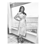 Lisa Ray Instagram - And the good vibes continue top of @novotelvizag Styling @manekaharisinghani assisted by @kareenparwani MUH @zoya.makeupandhair Trench @varanaworld Jewels @gehnajewellers1 Watch @rado Mgmt @jainisha_shah @exceedentertainment Novotel Visakhapatnam Varun Beach